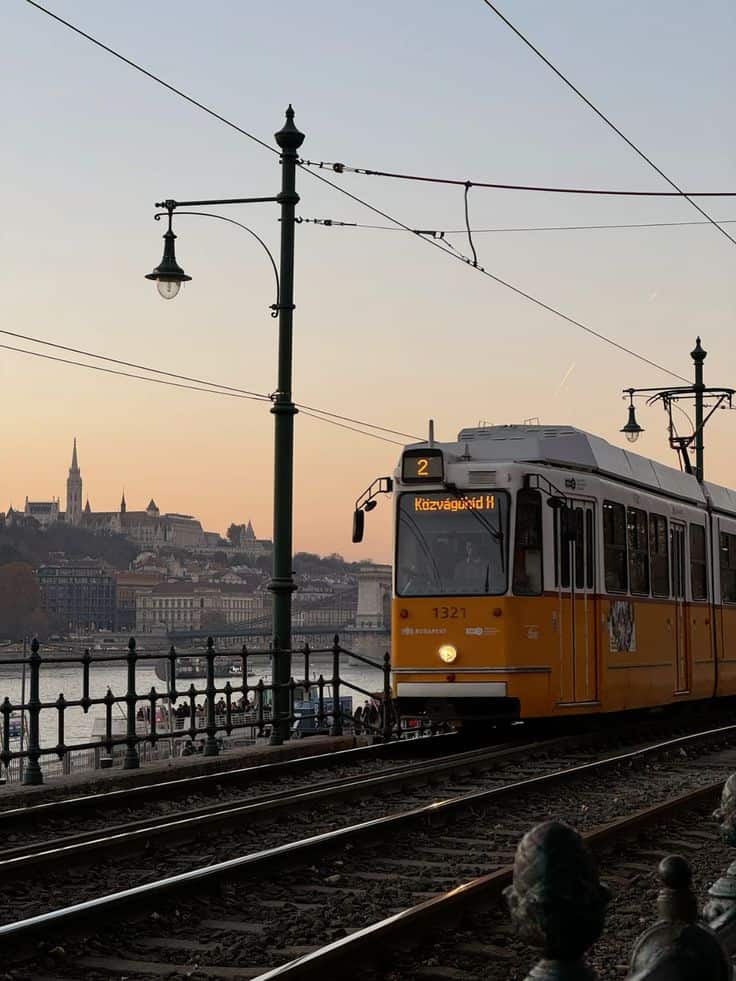 2-es villamos Budapest, Duna part